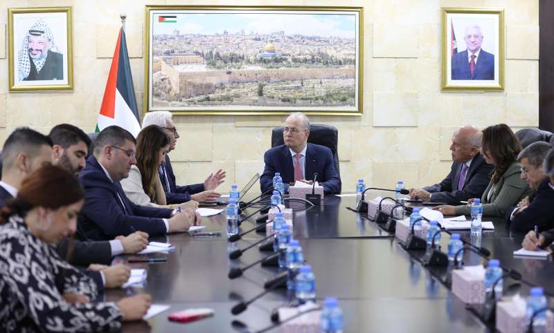 رئيس الوزراء الفلسطيني: تحسين جودة الخدمات الصحية يشكل أولوية لدى الحكومة