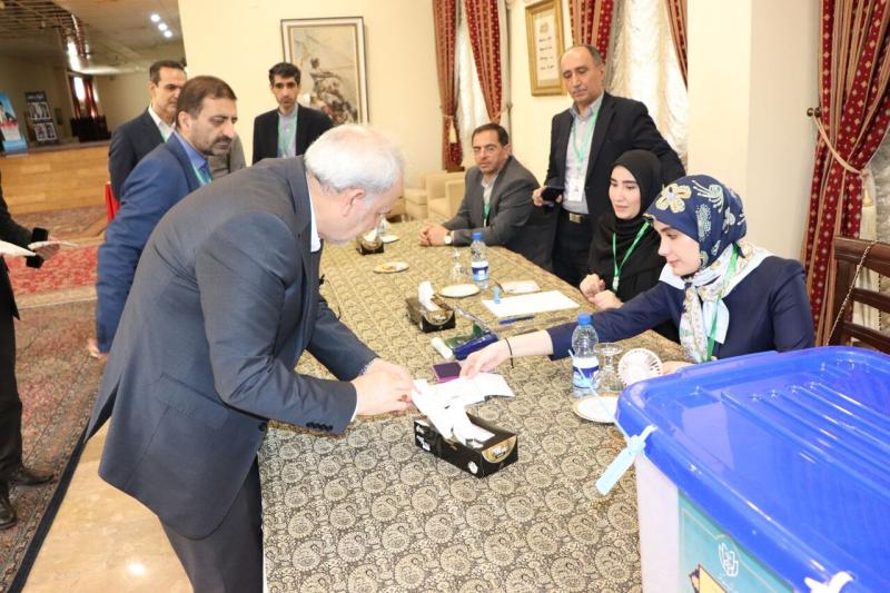 الانتخابات الإيرانية.. مسئول: 100 ألف مواطن بالخارج صوتوا في الجولة الأولى