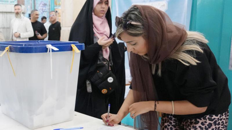 الانتخابات الرئاسية الإيرانية.. بدء التصويت فى جولة الإعادة