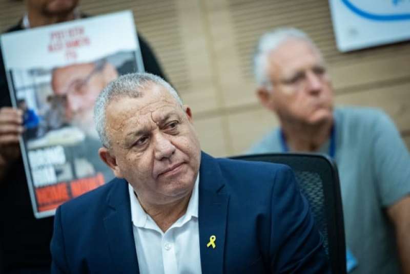عضو بالكنيست الإسرائيلي يكشف سبب عجز نتنياهو عن إبرام صفقة غزة