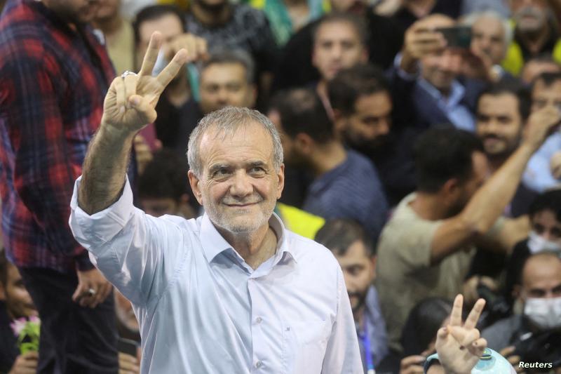 مسعود بزشكيان يفوز بانتخابات الرئاسة الايرانية