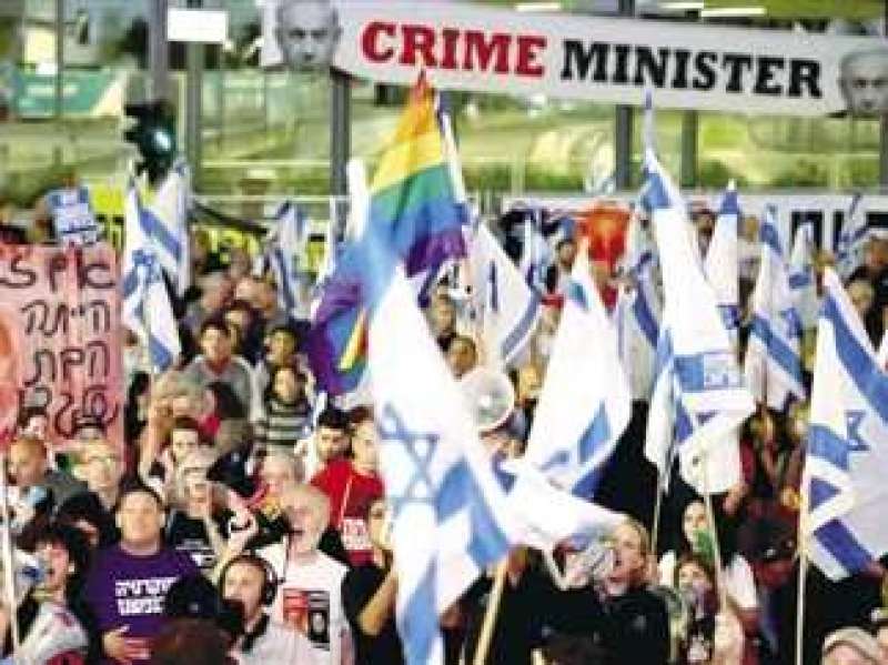 احتجاجات في تل أبيب تطالب بإقالة حكومة نتنياهو