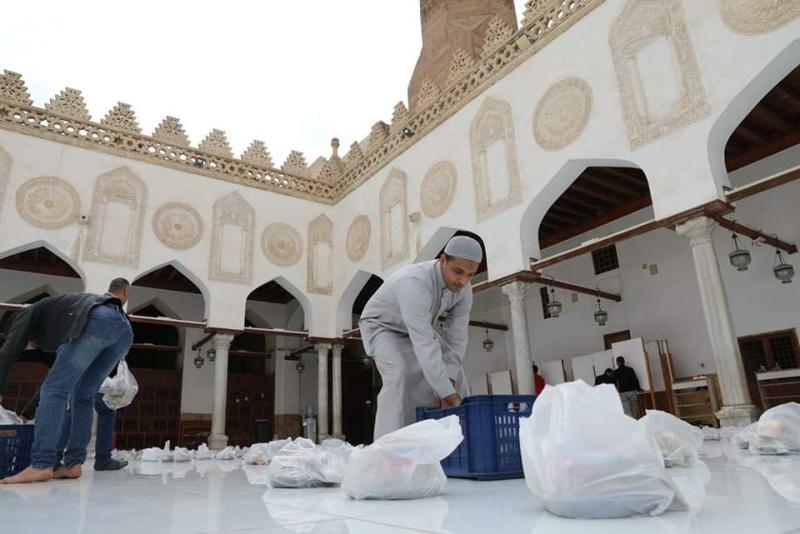 احتفالا بذكرى عاشوراء.. الجامع الأزهر يجهز 12 ألف وجبة إفطار جماعي للطلاب الوافدين