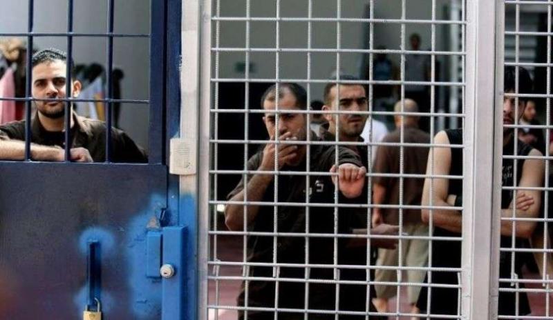 9840 معتقلًا فلسطينيًا في سجون الاحتلال الإسرائيلي