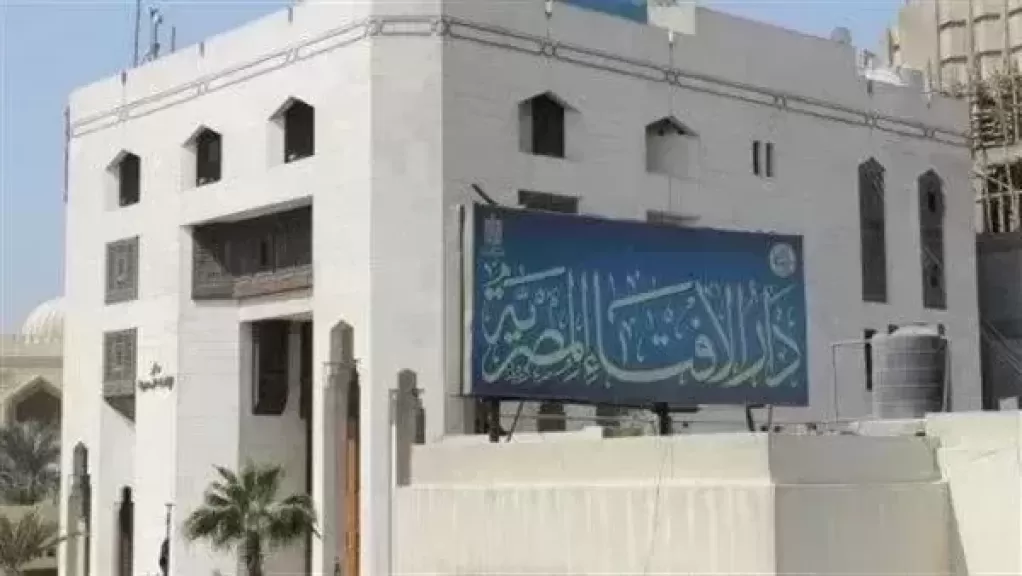 هل يجوز إعطاء زميل العمل من الزكاة؟.. الإفتاء تجيب