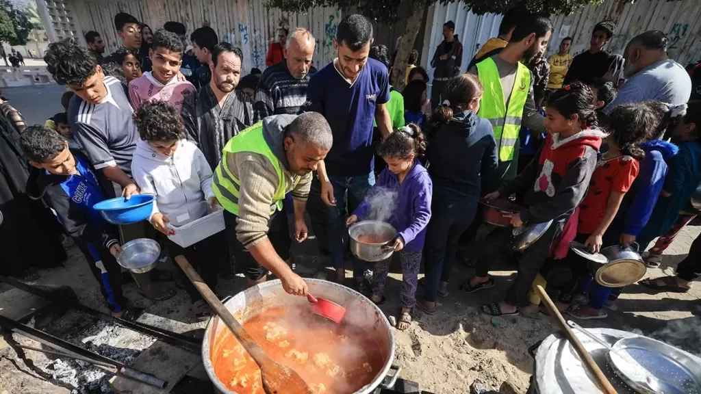 «ابتزاز رخيص».. إطعام غزة مقابل إطلاق أسرى الاحتلال