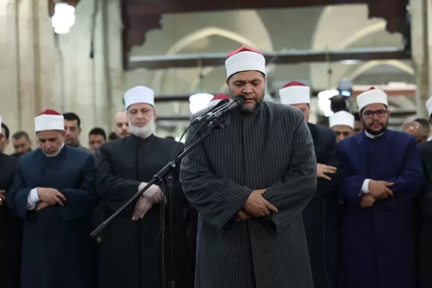 الجامع الأزهر كامل العدد بالمصلين في الثلث الأخير من شهر رمضان