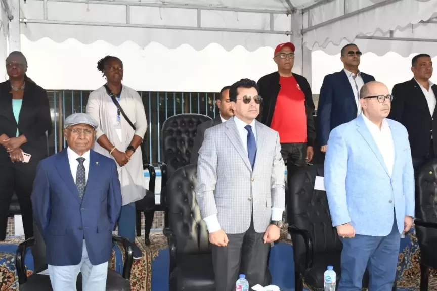 وزير الرياضة المصري ورئيس الأولمبية يفتتحان البطولة الإفريقية للسباحة للناشئين