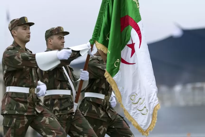 الجزائر.. هل يعني قرار التعبئة العامة إعلان حرب؟
