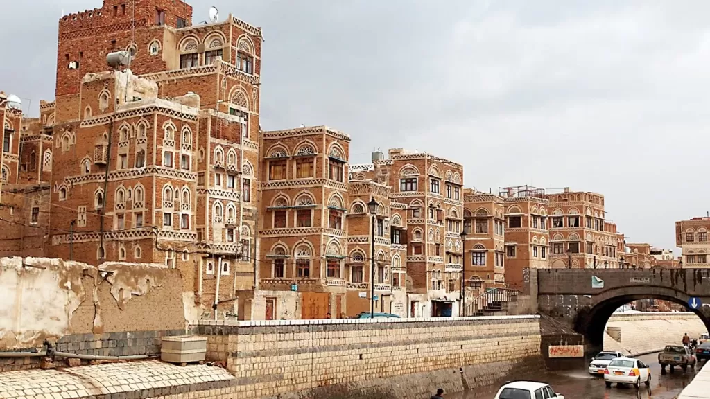 أمريكا تحذر مواطنيها من السفر إلى اليمن.. والمشاط يرد