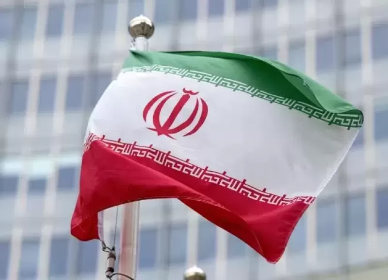 تصعيد دبلوماسي جديد بين لندن وطهران.. اعتقالات إيرانيين في بريطانيا تشعل أزمة ”نفوذ أجنبي”