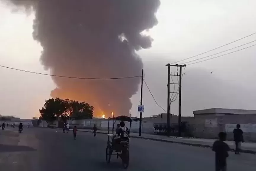 بما فيهم المطار.. طائرات الإحتلال الإسرائيلي تشن غارات عنيفة على العديد من المناطق بصنعاء
