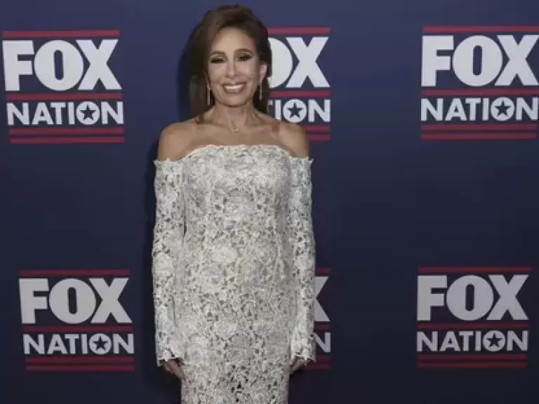 تعيين مذيعة Fox News مدعية عامة مؤقتة في واشنطن.. خطوة تكتيكية لترمب في مواجهة الرفض الجمهوري وملفات العدالة الشائكة