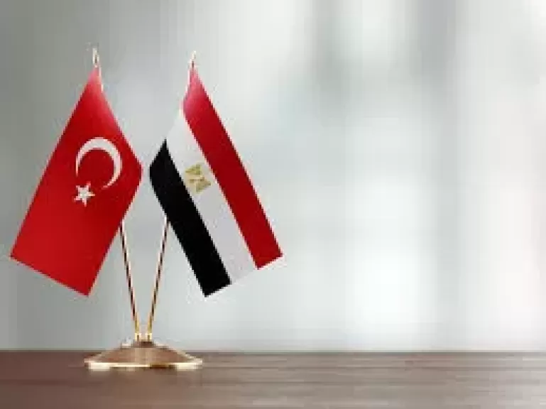 مصر وتركيا يبحثان تعزيز التعاون بين البلدين