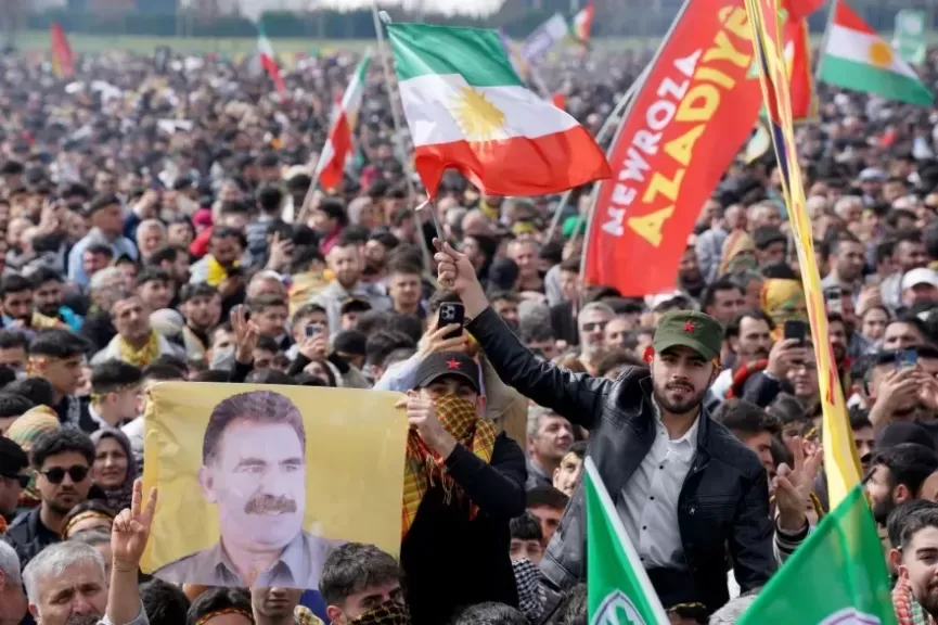 بعد تمرد دام 40 عاماً.. حزب العمال الكردستاني يحل نفسه في تركيا
