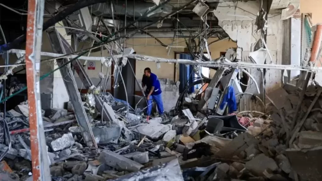 جيش الاحتلال الإسرائيلي يقصف مستشفى في غزة.. وحماس: «جريمة مركبة»