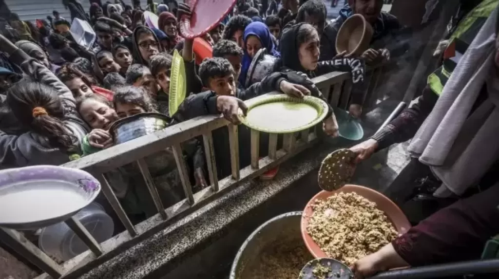 مسئول أممي : إسرائيل تستخدم الغذاء سلاح حرب في قطاع غزة