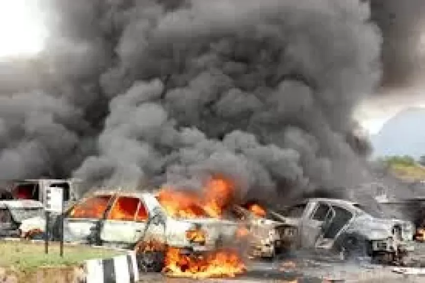 انفجار سيارة مفخخة استهدفت مخفرا في دير الزور بسوريا
