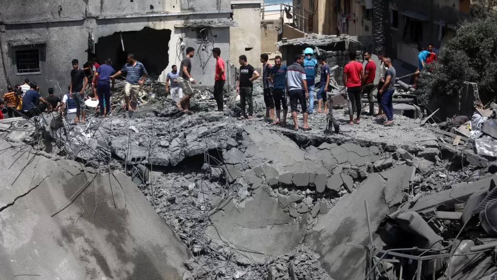 سقوط عشرات الضحايا.. الاحتلال الإسرائيلي يستهدف منشآت طبية ومراكز إيواء في غزة