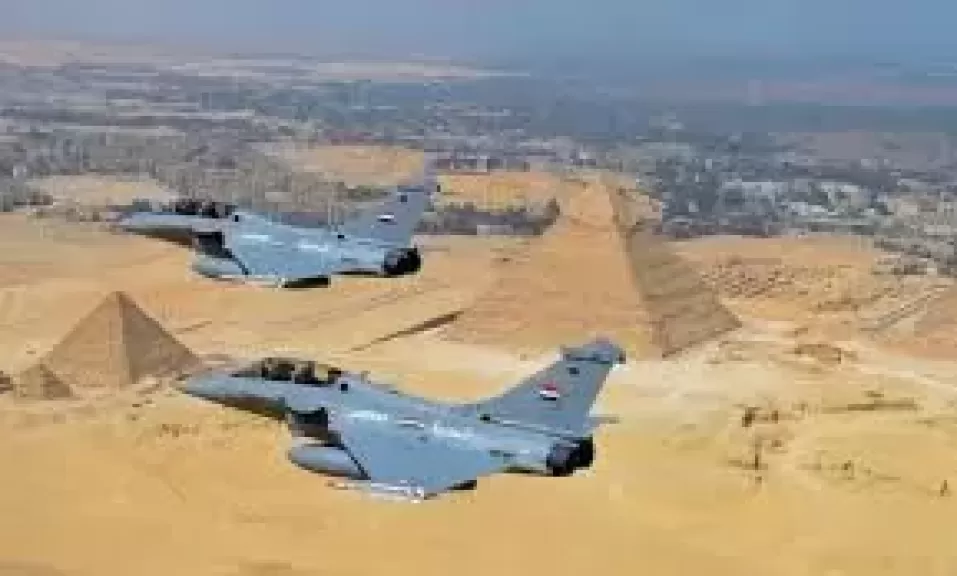 سقوط طائرة عسكرية مصرية ومقتل طاقمها