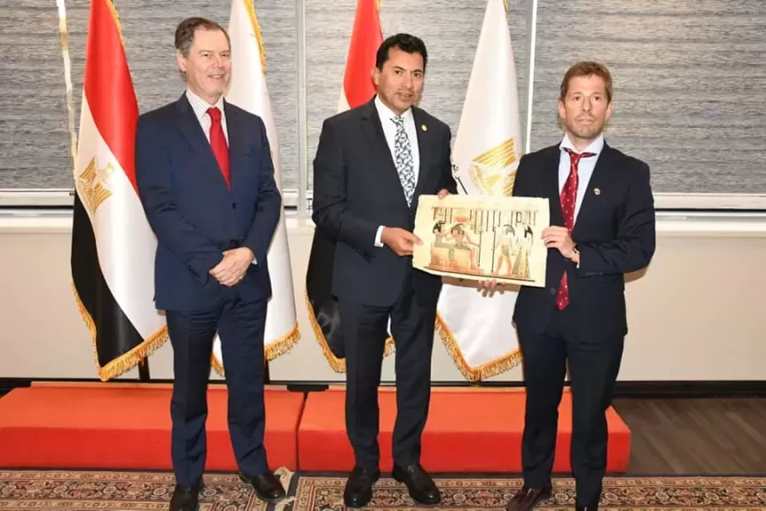 وزير الرياضة المصري يلتقي السفير الإسباني وممثلي نادي فياريال