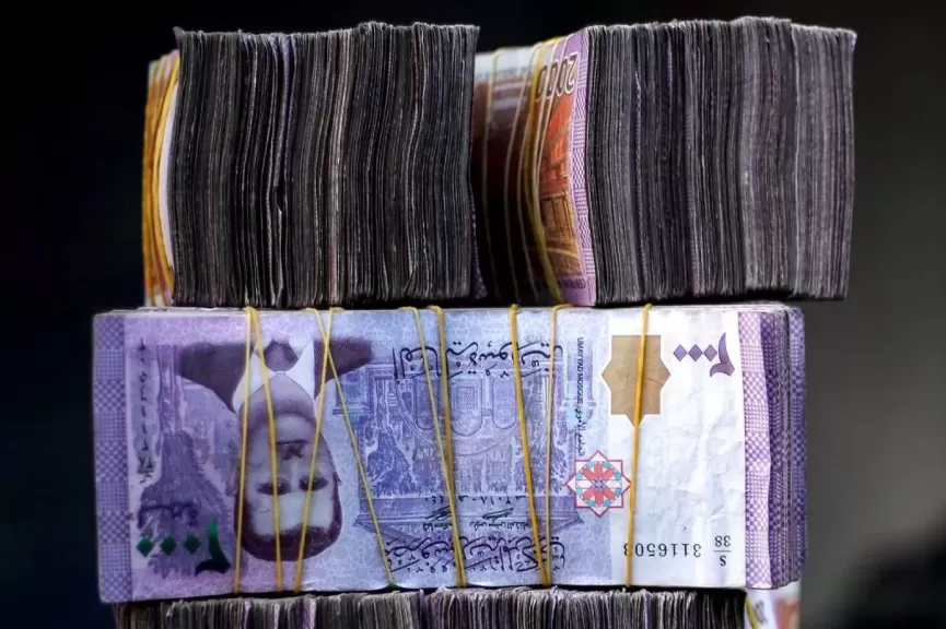 بعد رفع العقوبات.. كيف كان أداء «الليرة السورية» أمام الدولار؟