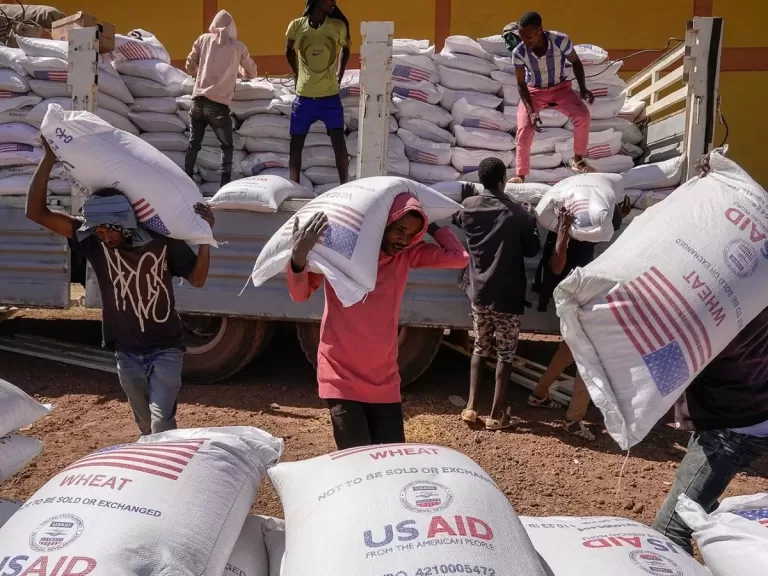 بعد تفكيك USAID.. هل يستطيع مكتب اللاجئين قيادة الاستجابة الإنسانية الأمريكية؟
