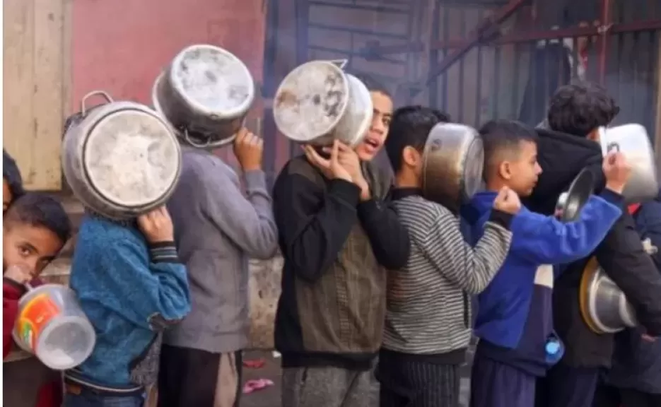 ”حماس”: الاحتلال يقتل 6 فلسطينيين خلال تأمينهم شاحنات المساعدات في غزة