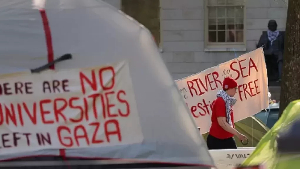 هارفارد الأمريكية تدفع ثمن الدفاع عن القضية الفلسطينية.. ما القصة ؟