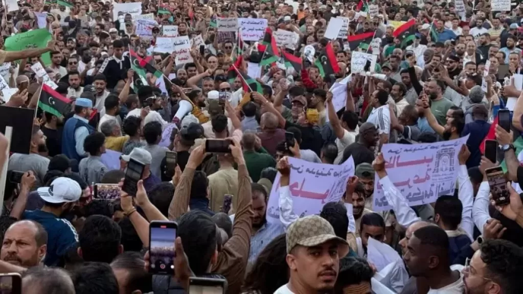 ليبيا بين فوضى طرابلس واستعراض بنغازي.. وطن مأزوم في انتظار دولة
