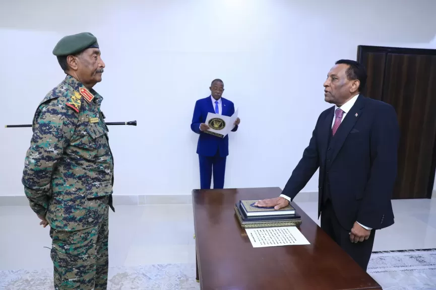 مرحلة جديدة في السودان.. كامل إدريس يؤدي اليمين الدستورية رئيسا للحكومة