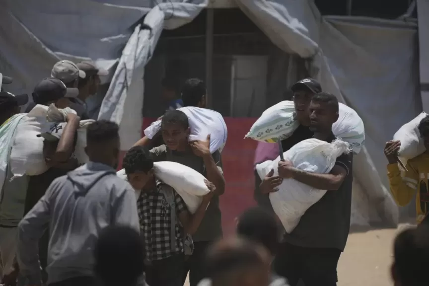 جريمة حرب.. استشهاد 17 فلسطينياً بقصف إسرائيلي استهدف منتظري المساعدات عند محور نتساريم