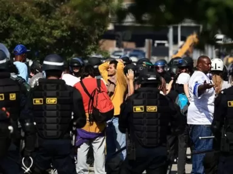 لوس أنجلوس بين قبضة الفيدرالي وصوت المعارضة.. جدل سياسي حول نشر المارينز لقمع الاحتجاجات