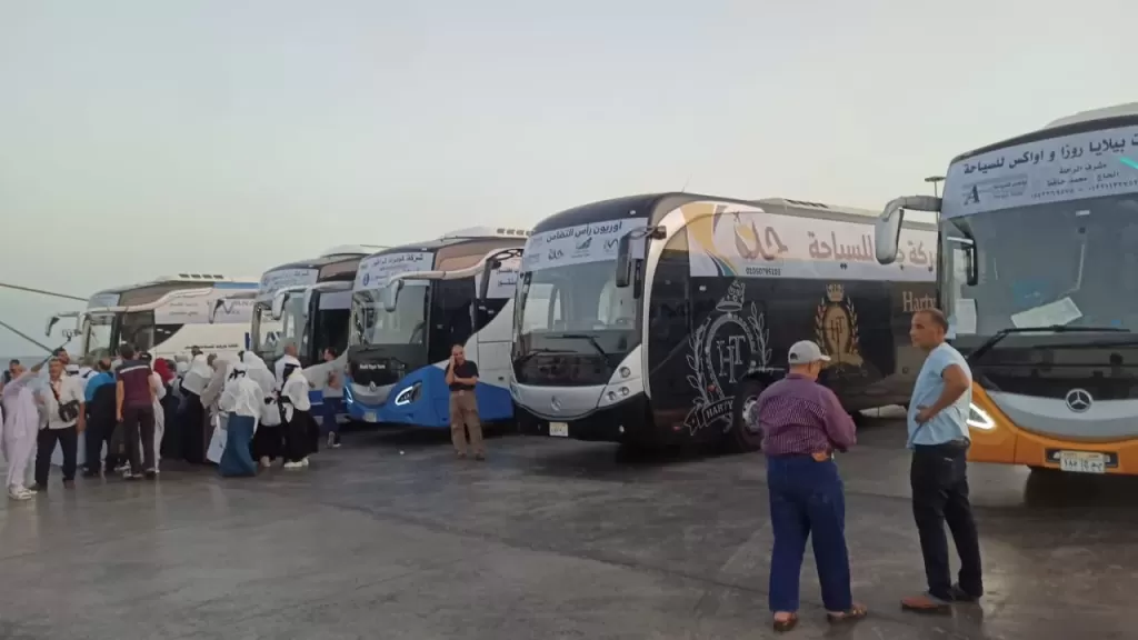 انطلاق أولى رحلات عودة الحجاج المصريين من الأراضي المقدسة