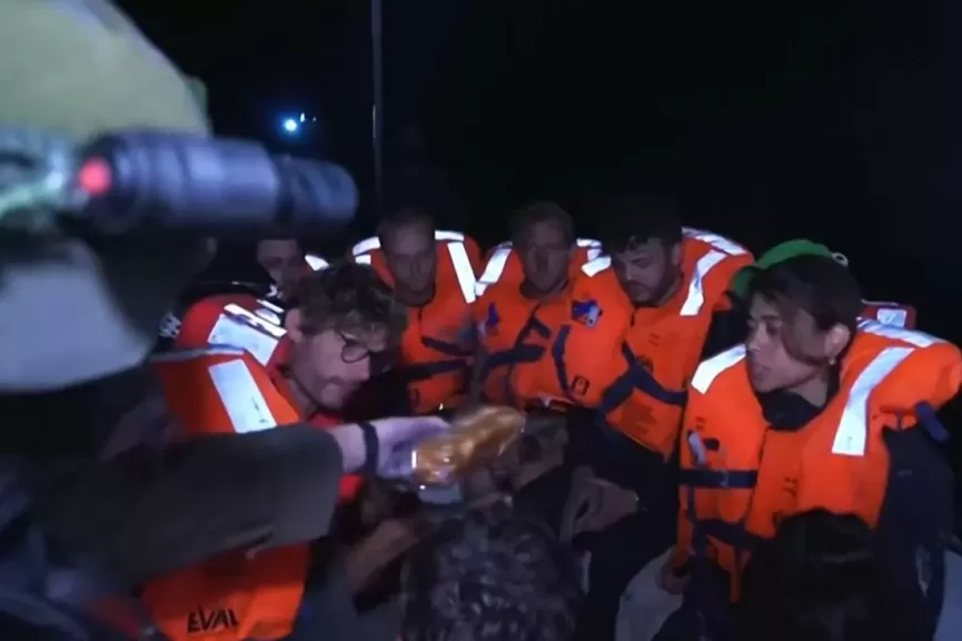 إسرائيل ترحل قسرا 8 نشطاء بينهم نائبة فرنسية