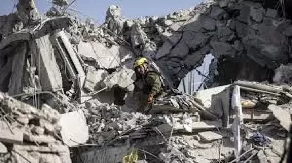 التصعيد يدخل يومه الثاني.. إسرائيل تضرب «منظومات دفاعية» وصواريخ إيران تتسبب في مقتل شخصين