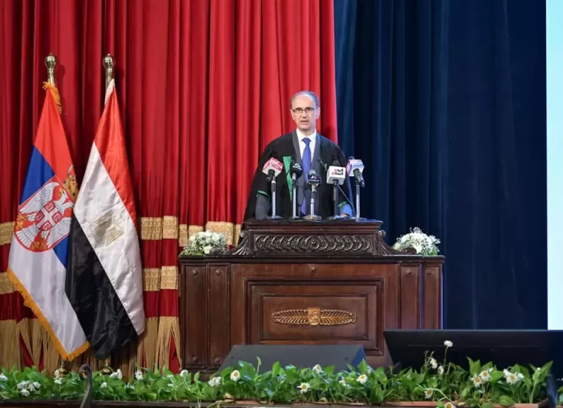 رئيس وزراء صربيا يلقي محاضرة تذكارية بجامعة القاهرة