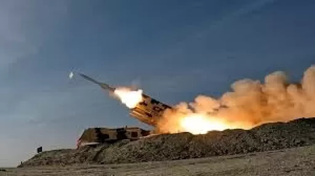 إيران تقصف القواعد الأمريكية بقطر والعراق